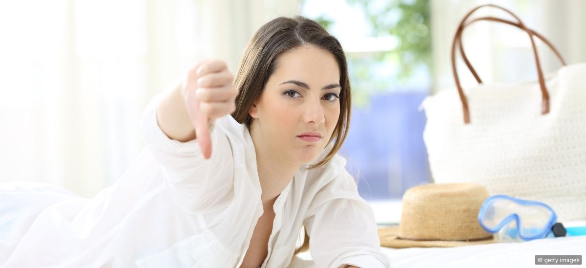 A restaurant manager kneeling beside a table to speak at eye level with a guest during a service recovery conversation